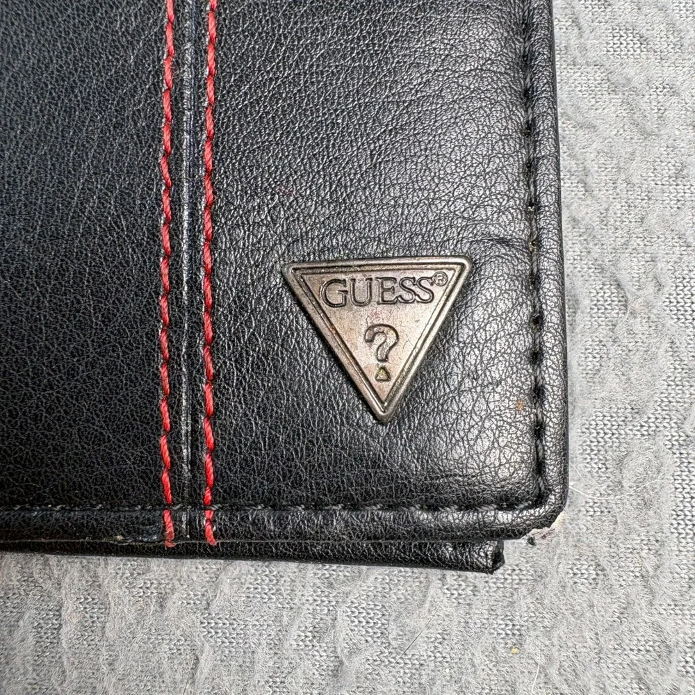 Guess Mens Bifold Wallet Black Faux Leather Red Stitching Triangle Logo Logo